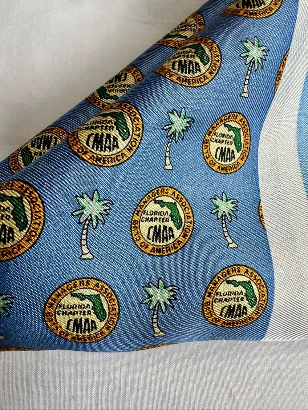 Vineyard Vines Light Blue Medallion Palm Tree Florida Silk Scarf 34” Square